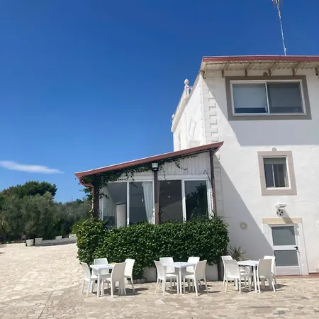 Masseria Sant'elia לינה וארוחת בוקר 3*