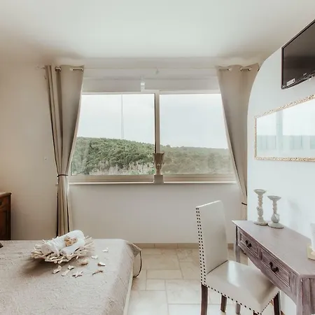 לינה וארוחת בוקר Masseria Sant'elia 3*